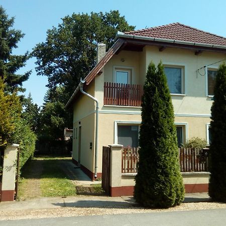 Éva vendégház Guesthouse Hajdúszoboszló Exteriér fotografie